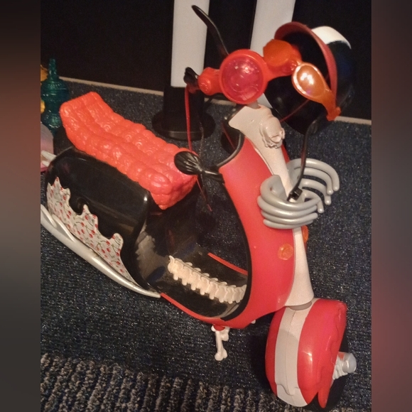 Monster High Freaky Fushion Ghoulia Yelps & Operetta + Zombie Scooter Bundle - Picture 11 of 11